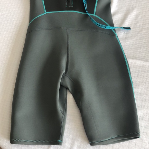 Womens wet suit, dbx, size 14, only worn a few times. - Picture 2 of 4